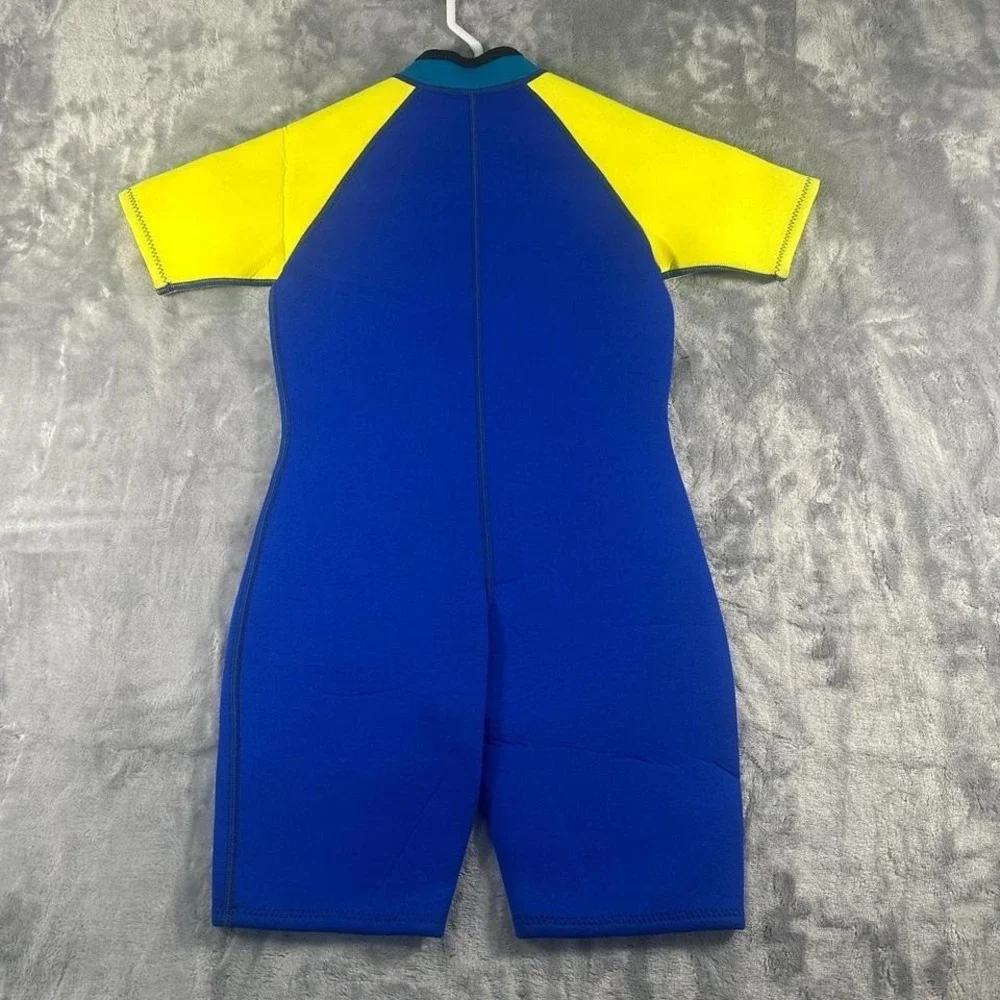 The Unbranded Brand blue yellow
